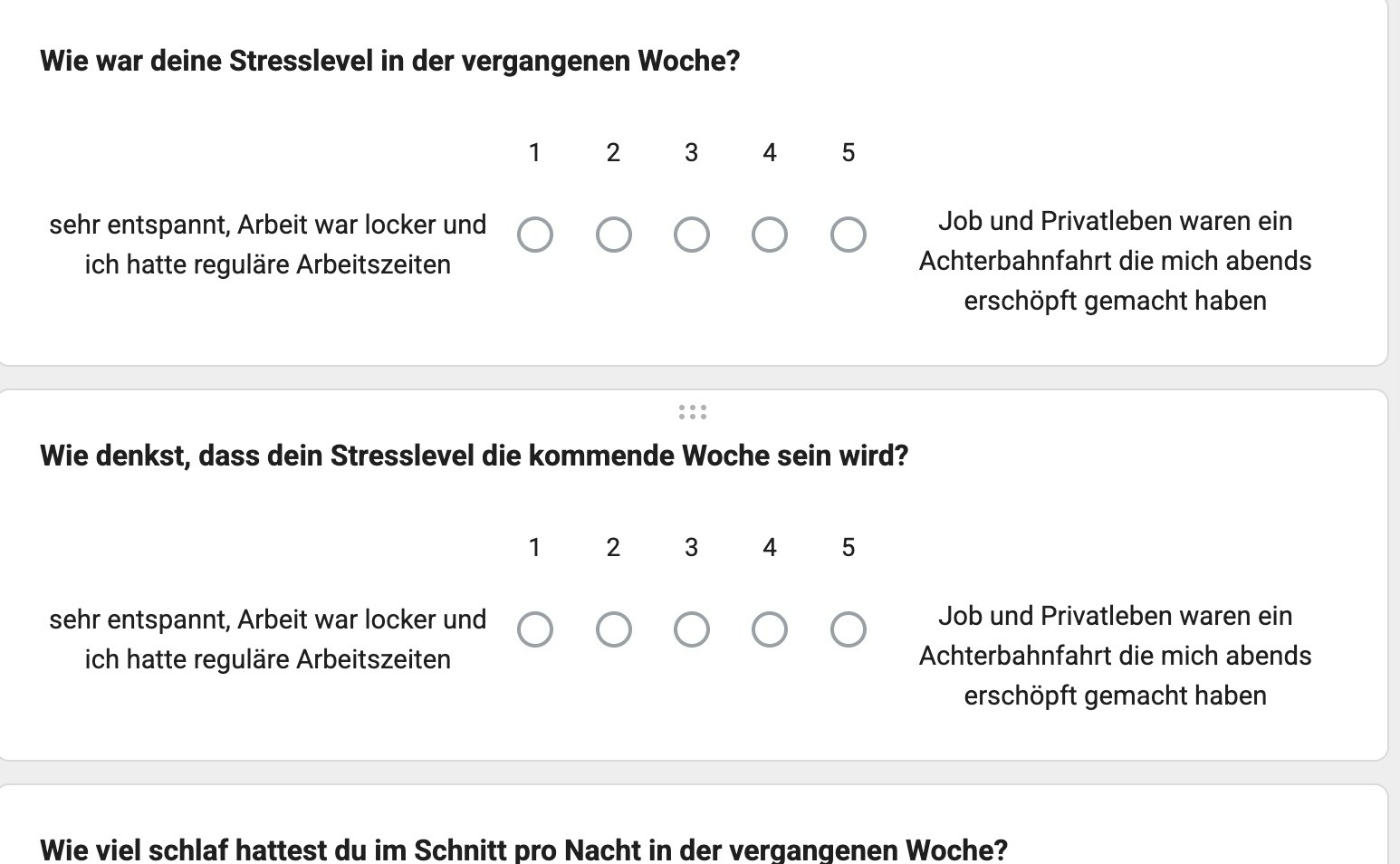 Wöchentliches Check-in-Formular mit Fragen zu Stresslevel und Schlaf
